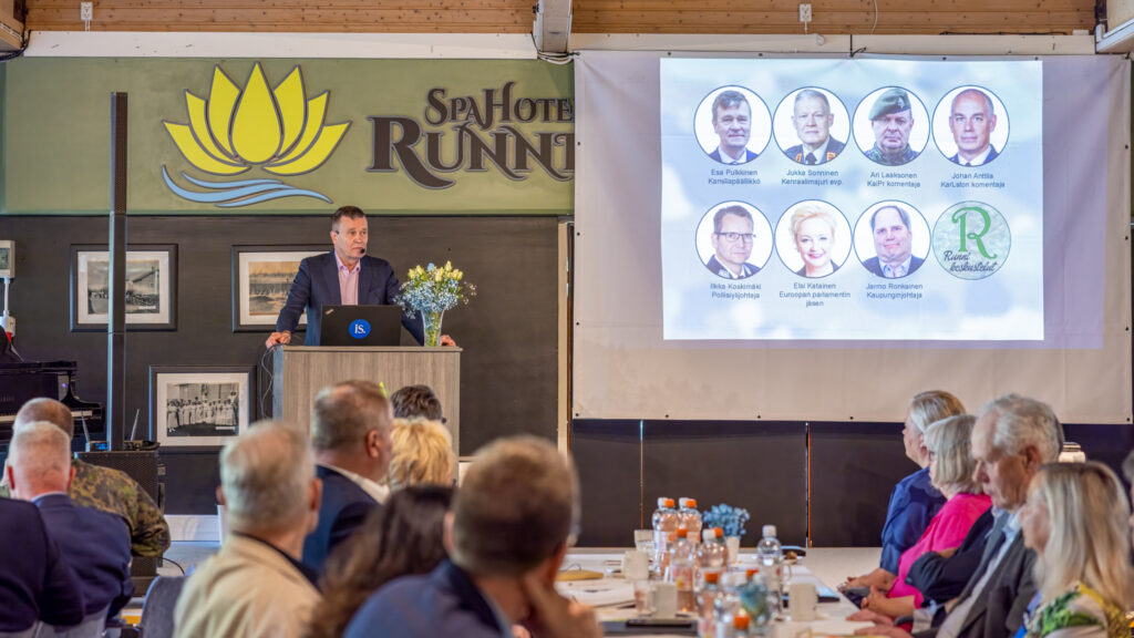 Puolustusministeriön kansliapäällikkö Esa Pulkkinen 