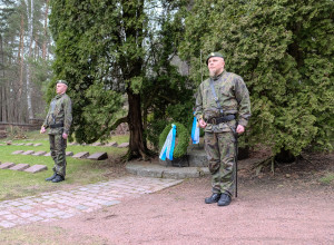 Seppelöity Kymin sankarihauta ja kunniavartio