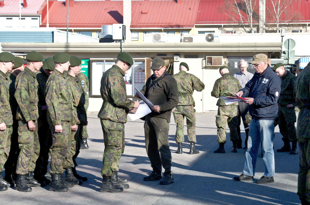 Tehtävän vastaanotto pareittain Jorma Koivistolta ja Risto Jaakkolalta.