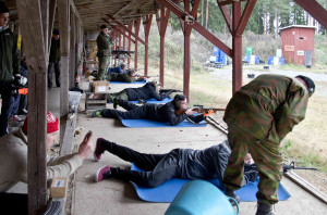 Ampuma-asento maaten