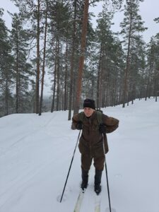 Nurmeksen reserviupseerien sihteeri hiihtomarssilla