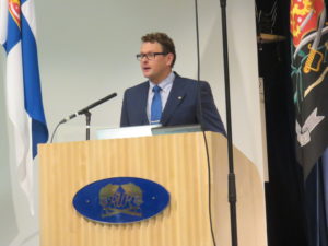 Liiton puheenjohtaja Mikko Halkilahti korosti puheessaan reserviupseerin vastuuta.