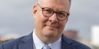 Tuomas Kuusivaara Katajanokalla Havu Takamaan kuvaamana.